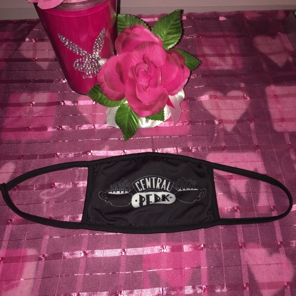 Central Perk ☕️FRIENDS TV show black face mask - Picture 2 of 3